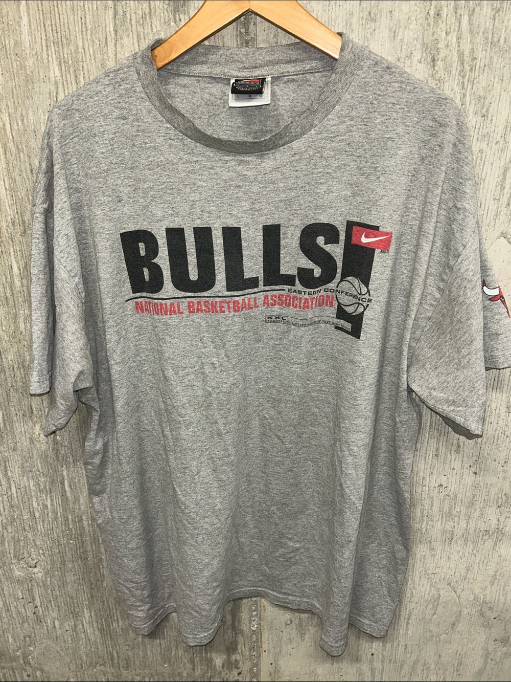 Nike Gray Chicago Bulls Short Sleeve Tee with Red Accents Large